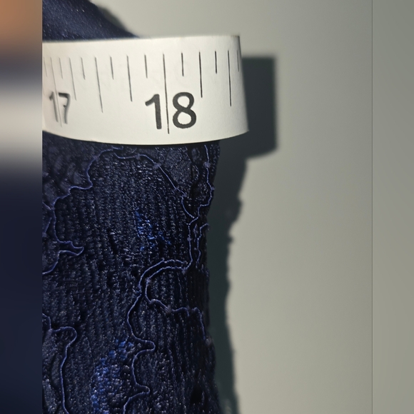 Two-piece Lulu's lace cropped skirt set in Navy Blue - Picture 16 of 16